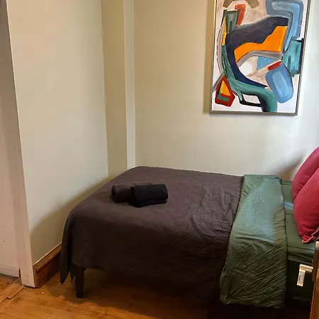 Green Room In Dorothys Bnb-3